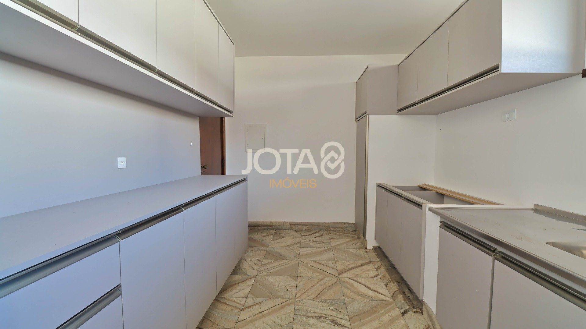 CASA COMERCIAL OU RESIDENCIAL EM ÓTIMA LOCALIZAÇÃO
