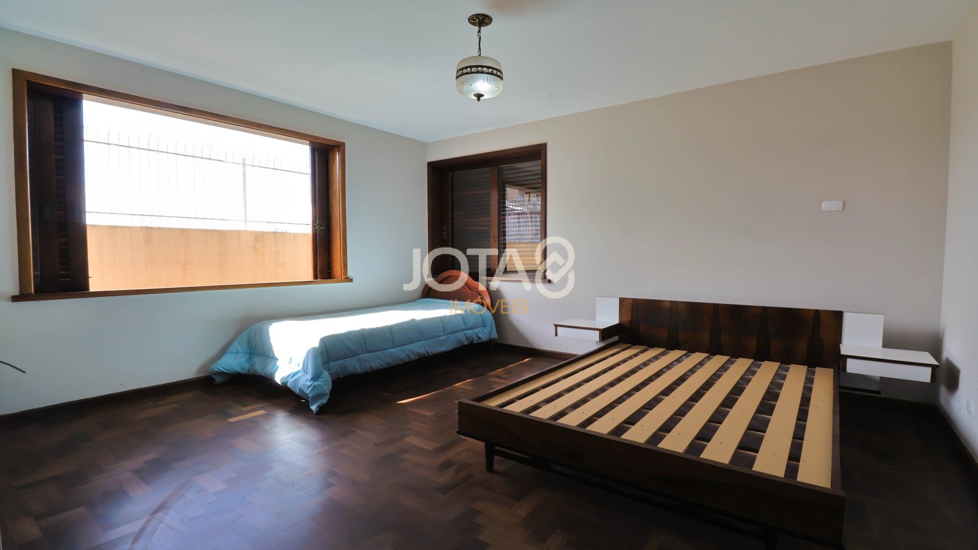 CASA COMERCIAL OU RESIDENCIAL EM ÓTIMA LOCALIZAÇÃO