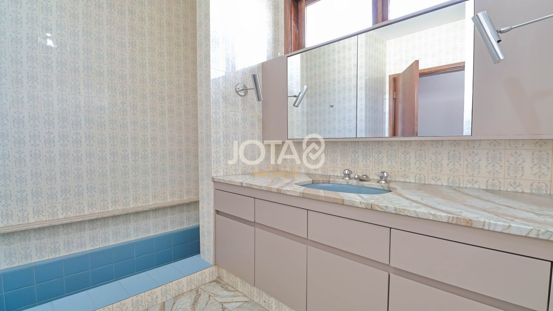 CASA COMERCIAL OU RESIDENCIAL EM ÓTIMA LOCALIZAÇÃO