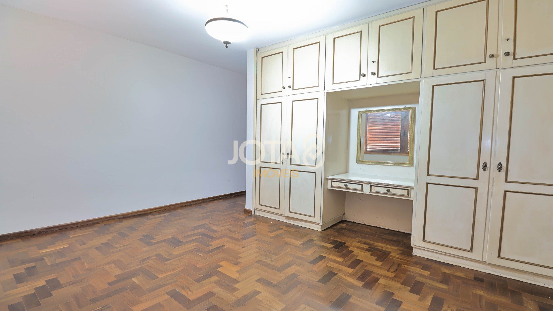 CASA COMERCIAL OU RESIDENCIAL EM ÓTIMA LOCALIZAÇÃO