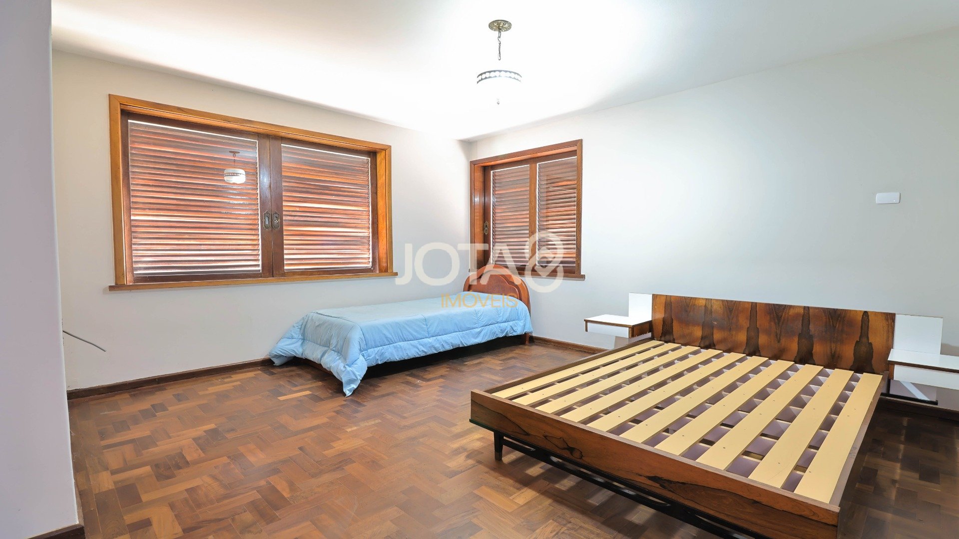 CASA COMERCIAL OU RESIDENCIAL EM ÓTIMA LOCALIZAÇÃO