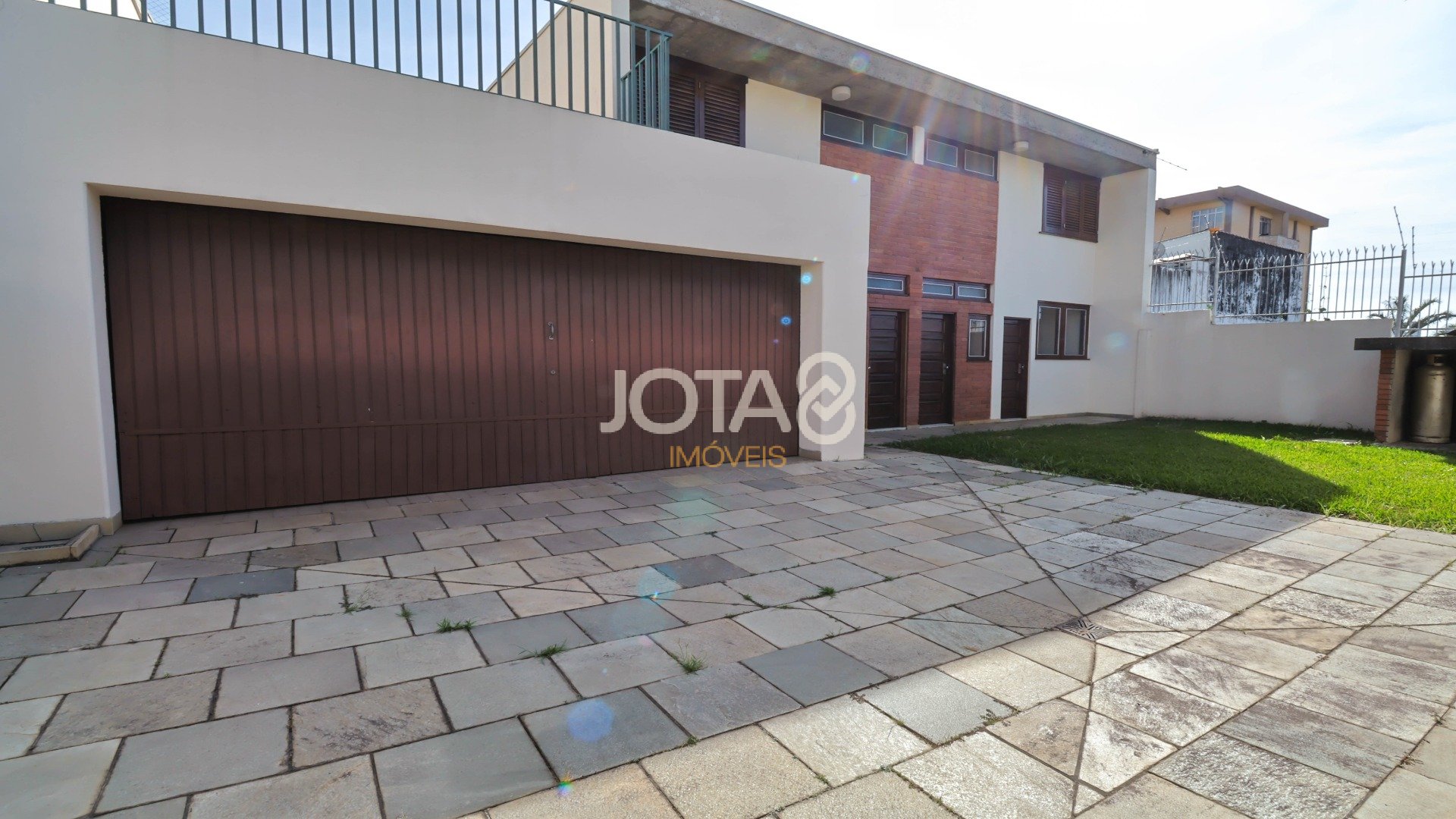 CASA COMERCIAL OU RESIDENCIAL EM ÓTIMA LOCALIZAÇÃO
