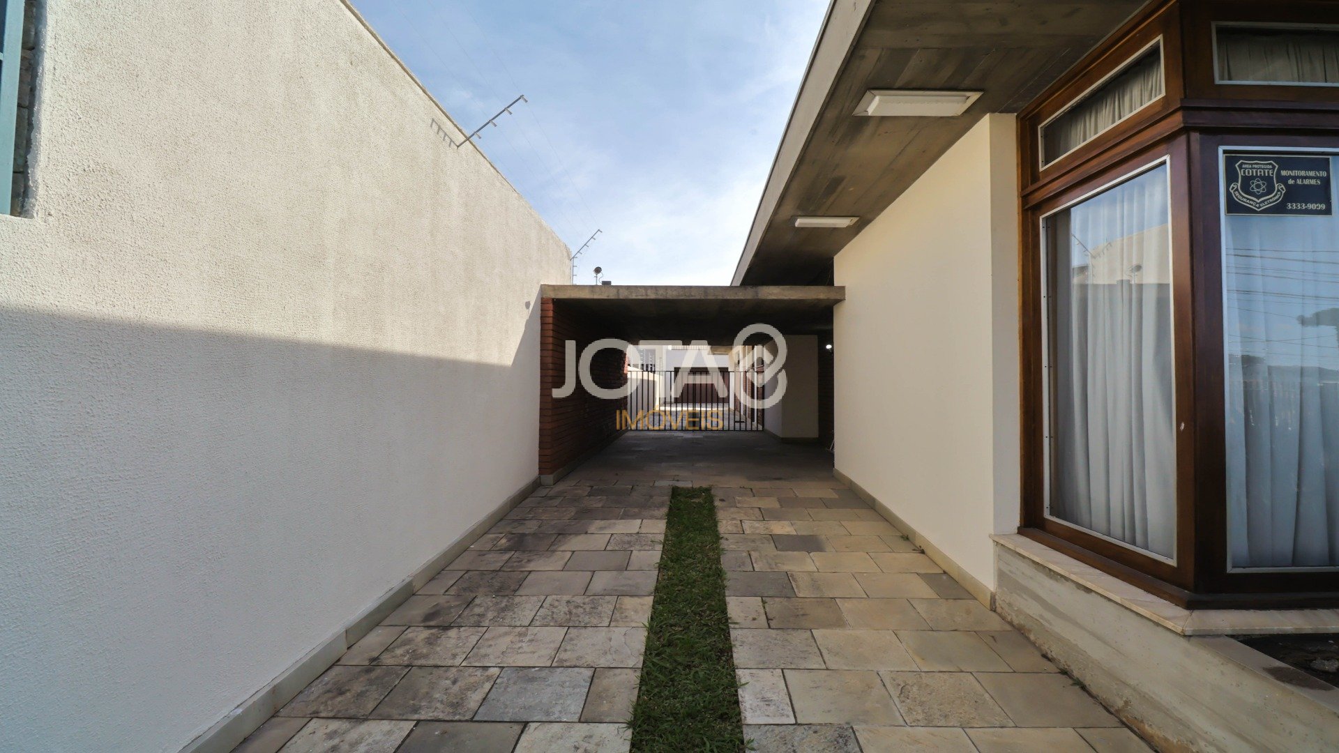 CASA COMERCIAL OU RESIDENCIAL EM ÓTIMA LOCALIZAÇÃO