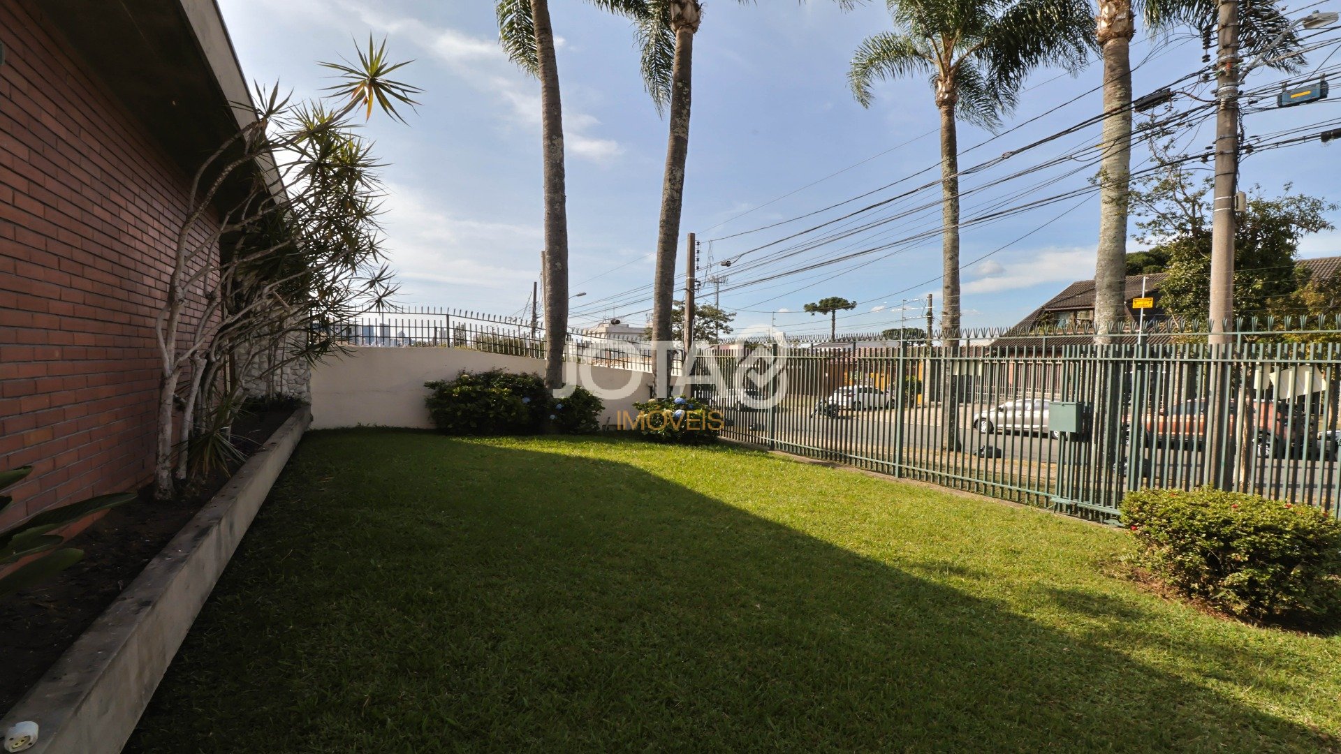CASA COMERCIAL OU RESIDENCIAL EM ÓTIMA LOCALIZAÇÃO