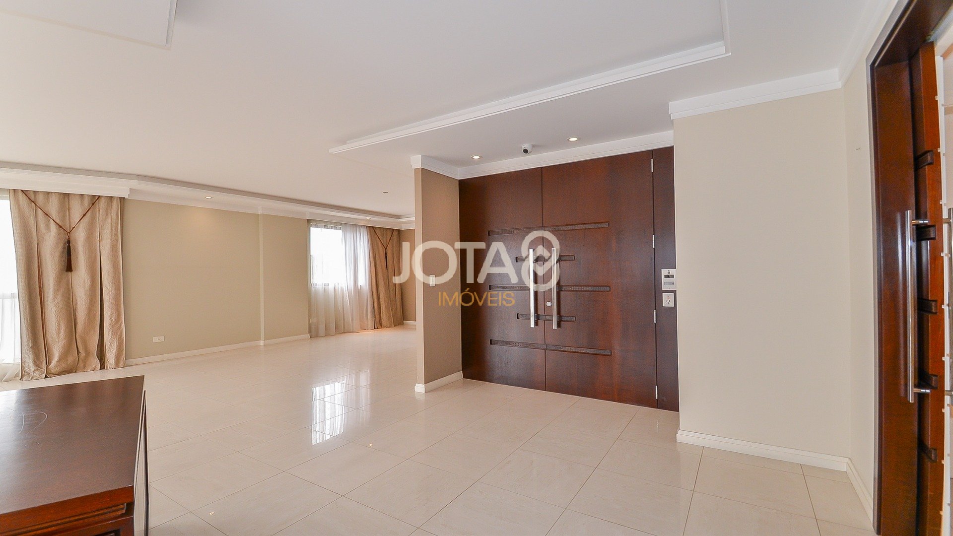 APARTAMENTO COM 3 SUÍTES E 4 VAGAS NA PRAÇA DO JAPÃO