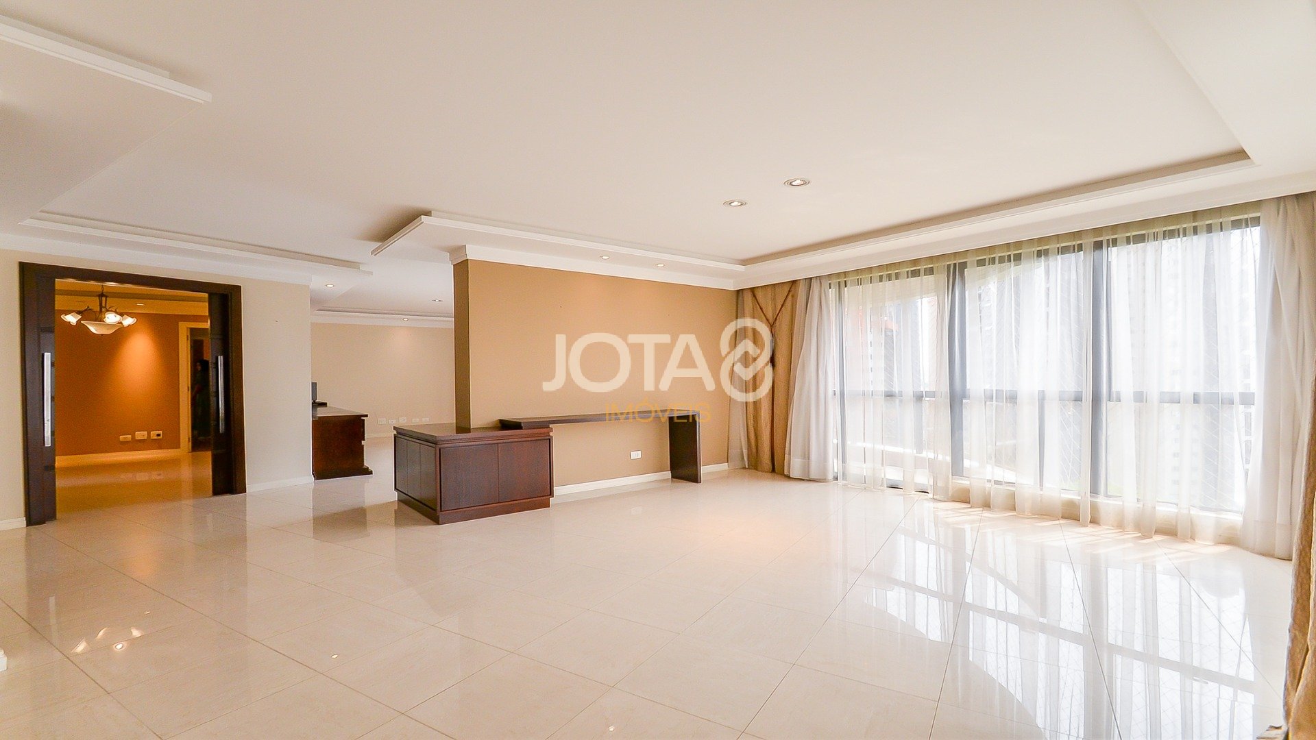 APARTAMENTO COM 3 SUÍTES E 4 VAGAS NA PRAÇA DO JAPÃO