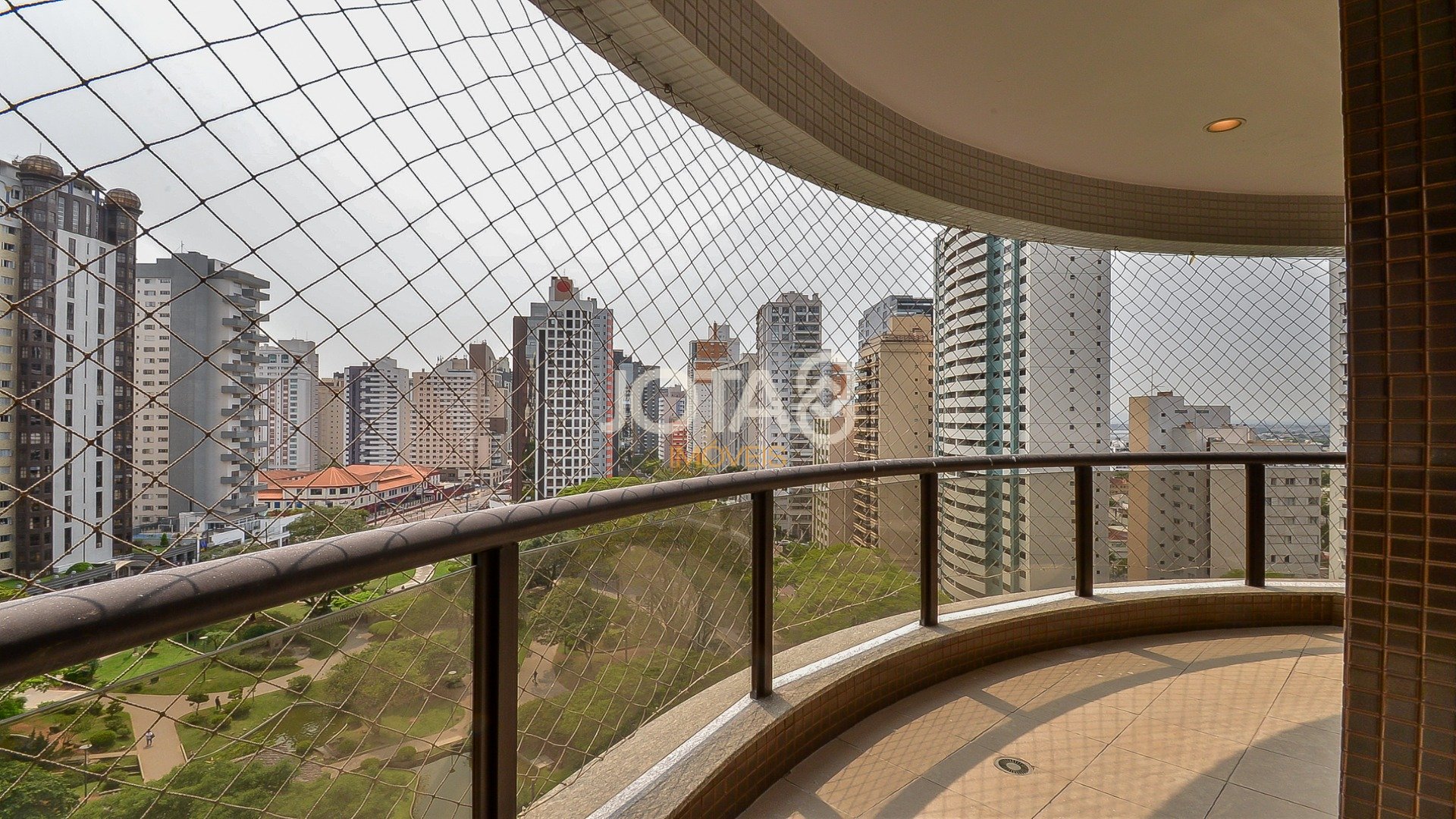 APARTAMENTO COM 3 SUÍTES E 4 VAGAS NA PRAÇA DO JAPÃO