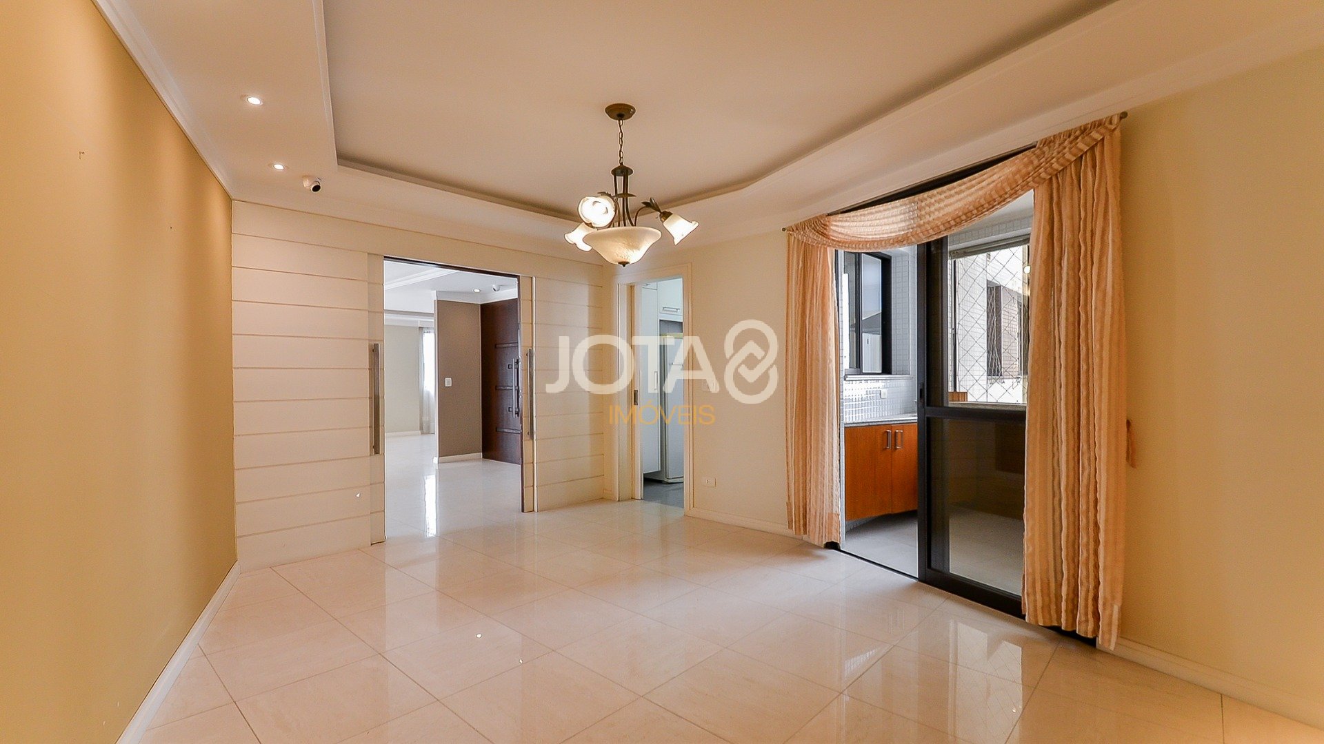 APARTAMENTO COM 3 SUÍTES E 4 VAGAS NA PRAÇA DO JAPÃO