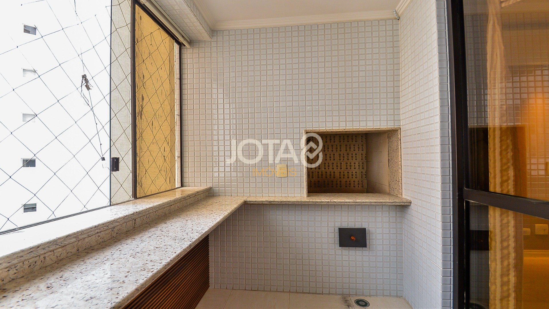 APARTAMENTO COM 3 SUÍTES E 4 VAGAS NA PRAÇA DO JAPÃO