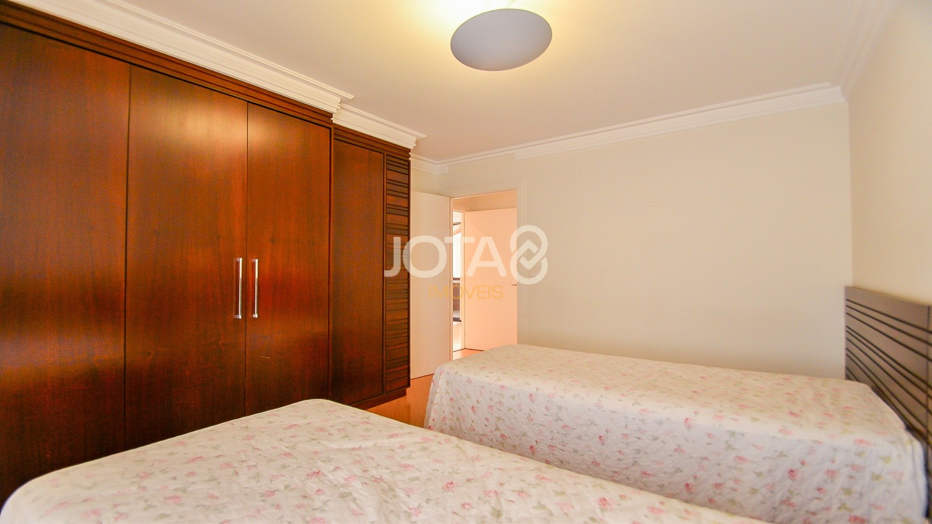 APARTAMENTO COM 3 SUÍTES E 4 VAGAS NA PRAÇA DO JAPÃO