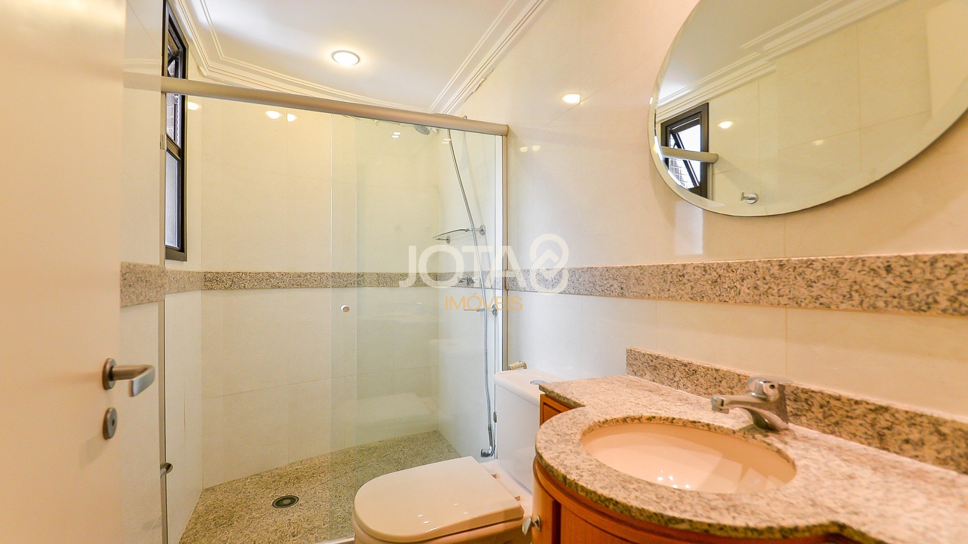 APARTAMENTO COM 3 SUÍTES E 4 VAGAS NA PRAÇA DO JAPÃO