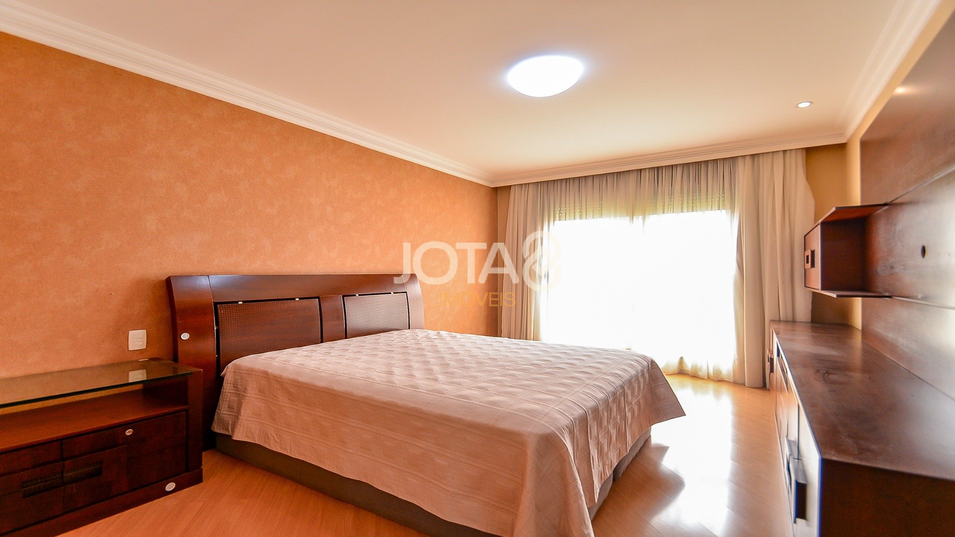 APARTAMENTO COM 3 SUÍTES E 4 VAGAS NA PRAÇA DO JAPÃO