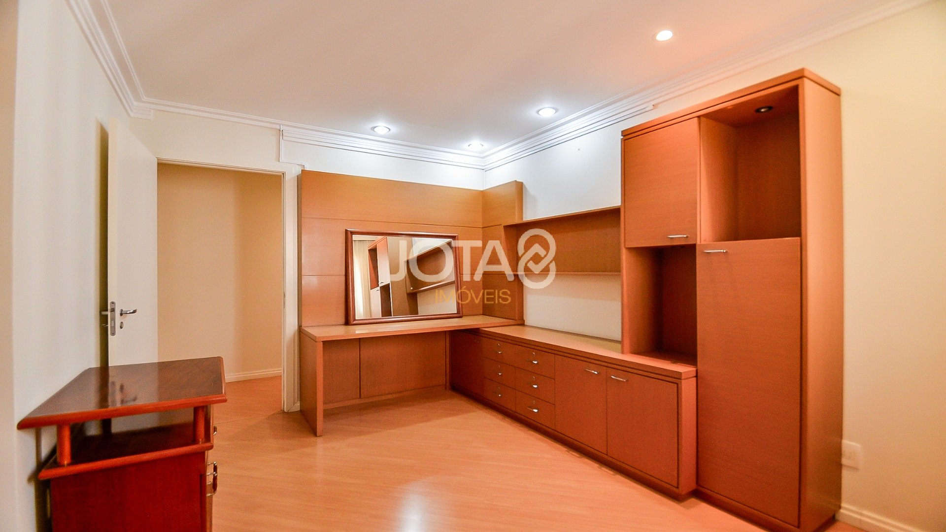 APARTAMENTO COM 3 SUÍTES E 4 VAGAS NA PRAÇA DO JAPÃO
