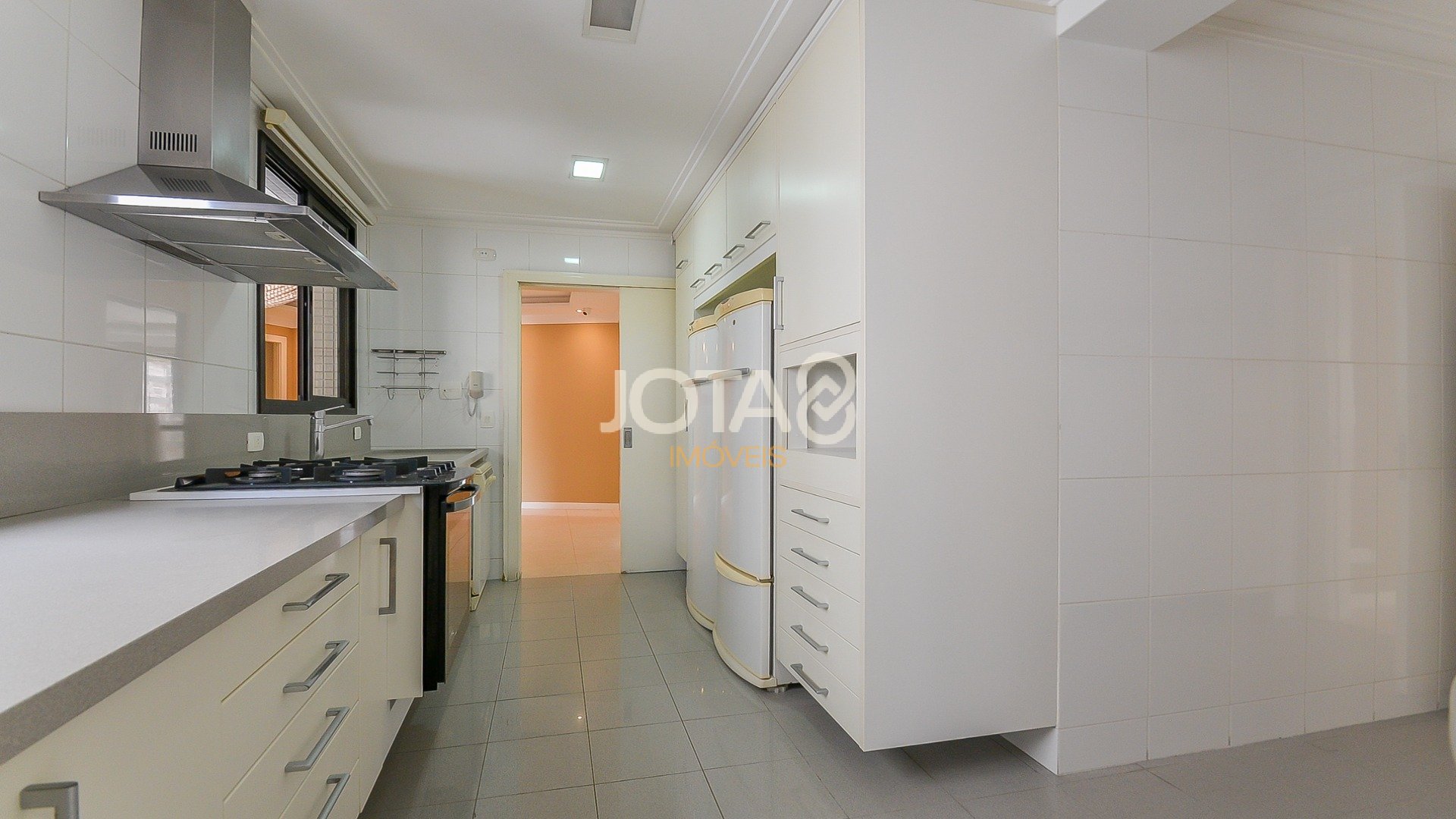 APARTAMENTO COM 3 SUÍTES E 4 VAGAS NA PRAÇA DO JAPÃO