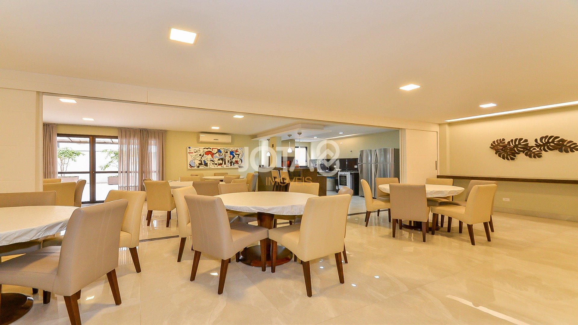 APARTAMENTO COM 3 SUÍTES E 4 VAGAS NA PRAÇA DO JAPÃO