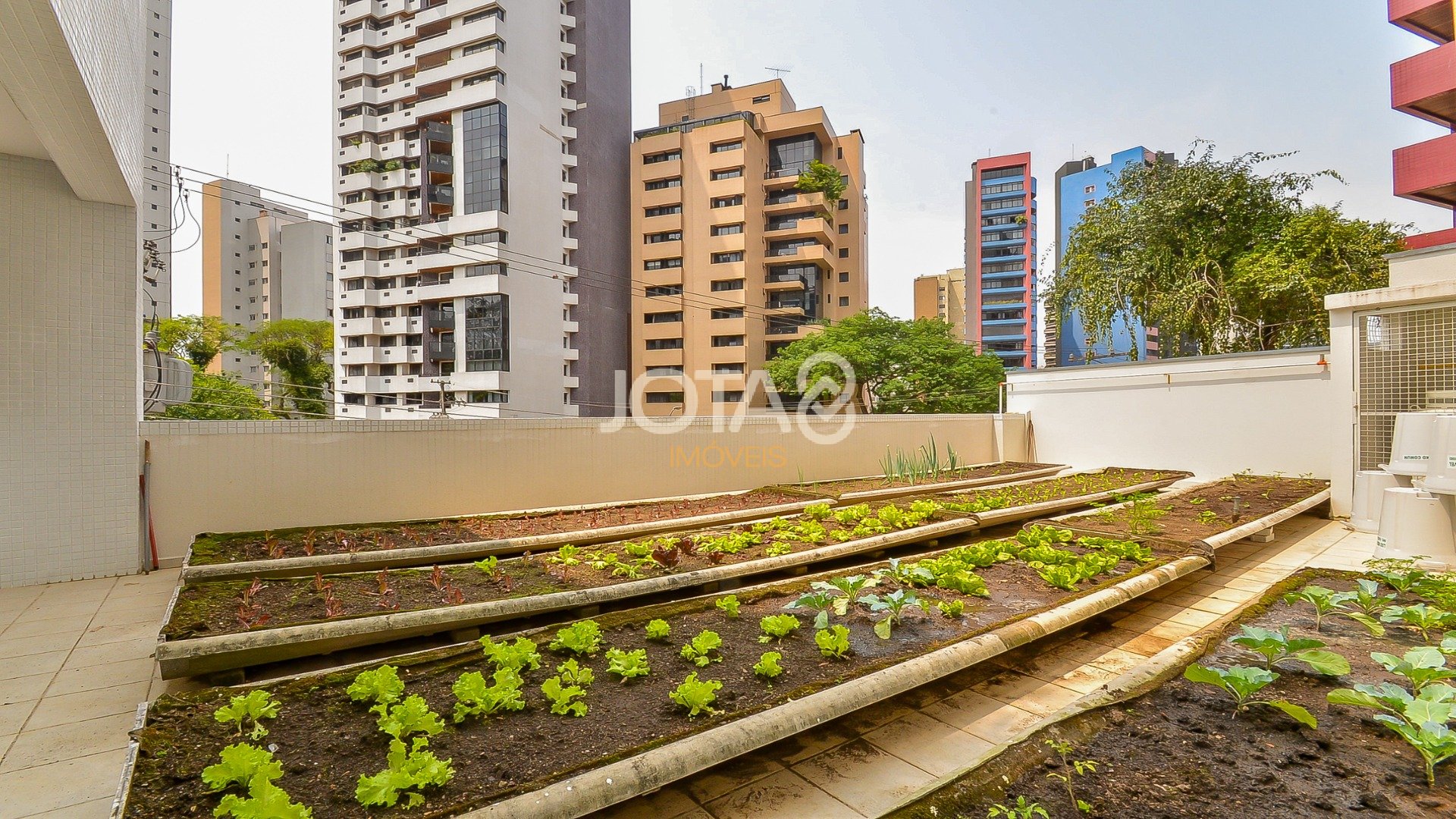 APARTAMENTO COM 3 SUÍTES E 4 VAGAS NA PRAÇA DO JAPÃO