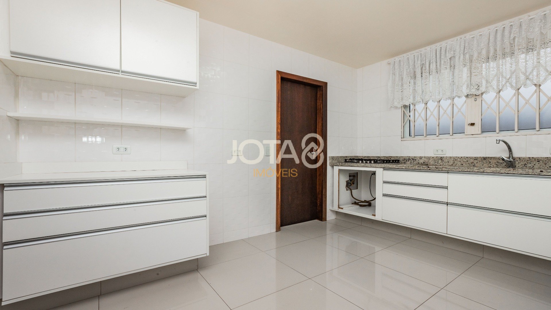 APARTAMENTO COM 3 QUARTOS NO CORAÇÃO DO CHAMPAGNAT