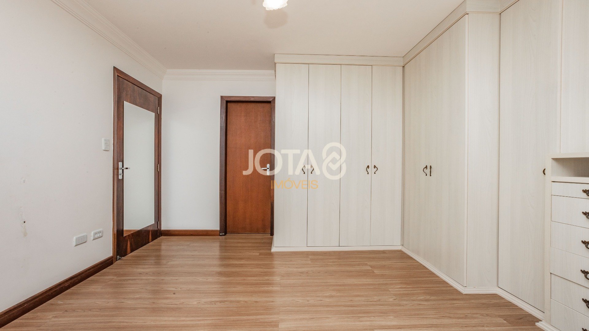 APARTAMENTO COM 3 QUARTOS NO CORAÇÃO DO CHAMPAGNAT