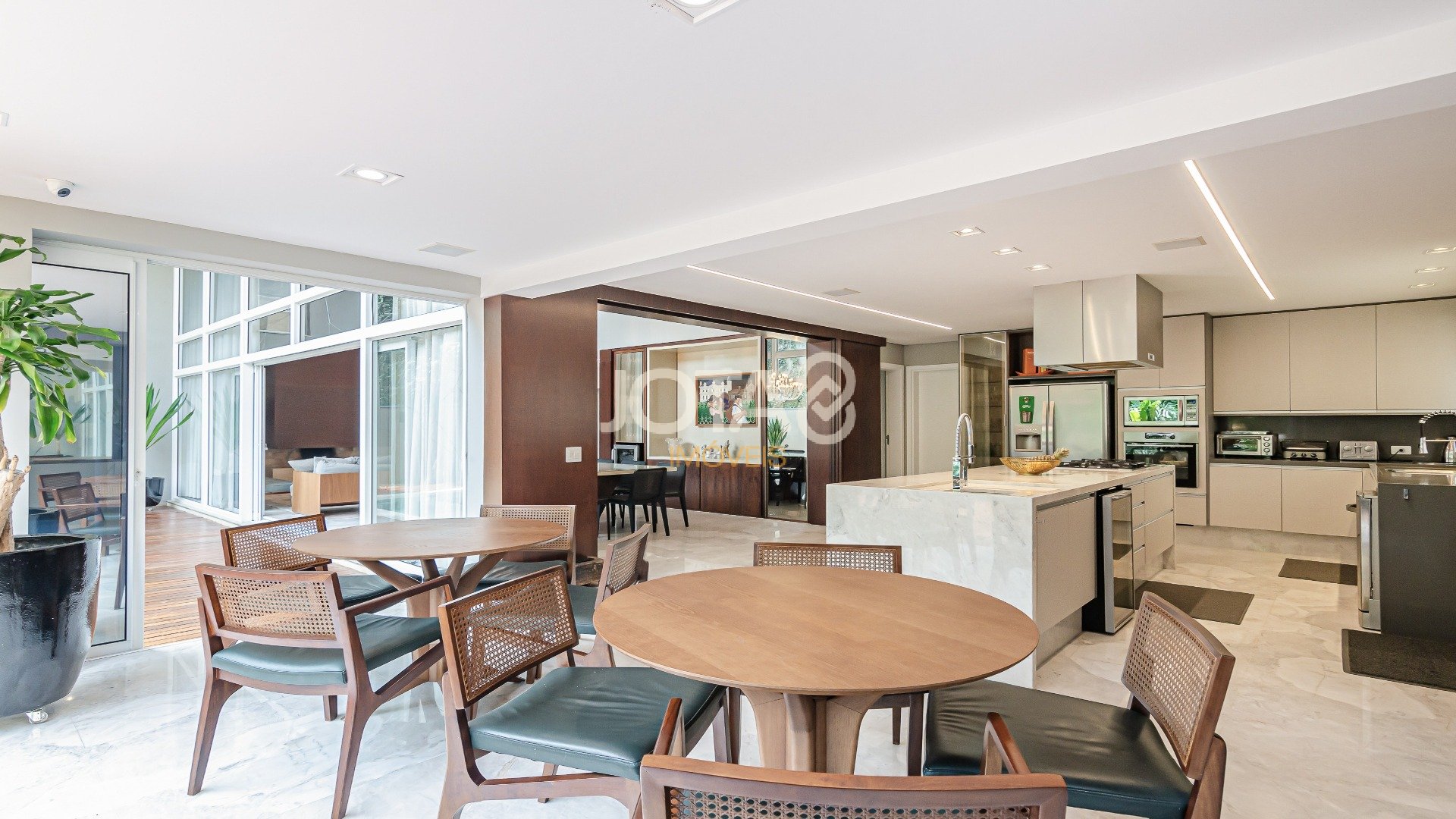 CASA MARAVILHOSA COM 4 SUITES  EM CONDOMINIO NO CAMPO COMPRIDO