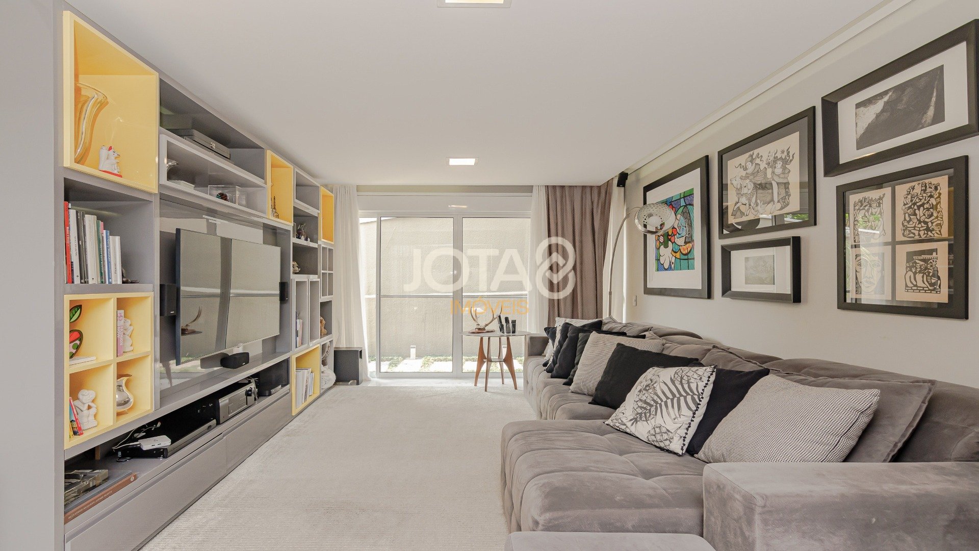 CASA MARAVILHOSA COM 4 SUITES  EM CONDOMINIO NO CAMPO COMPRIDO