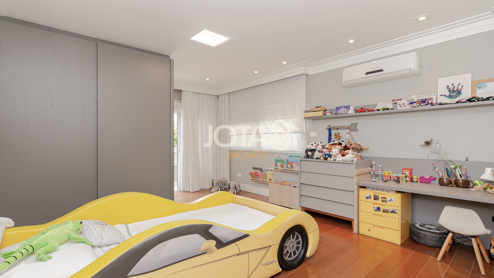CASA MARAVILHOSA COM 4 SUITES  EM CONDOMINIO NO CAMPO COMPRIDO