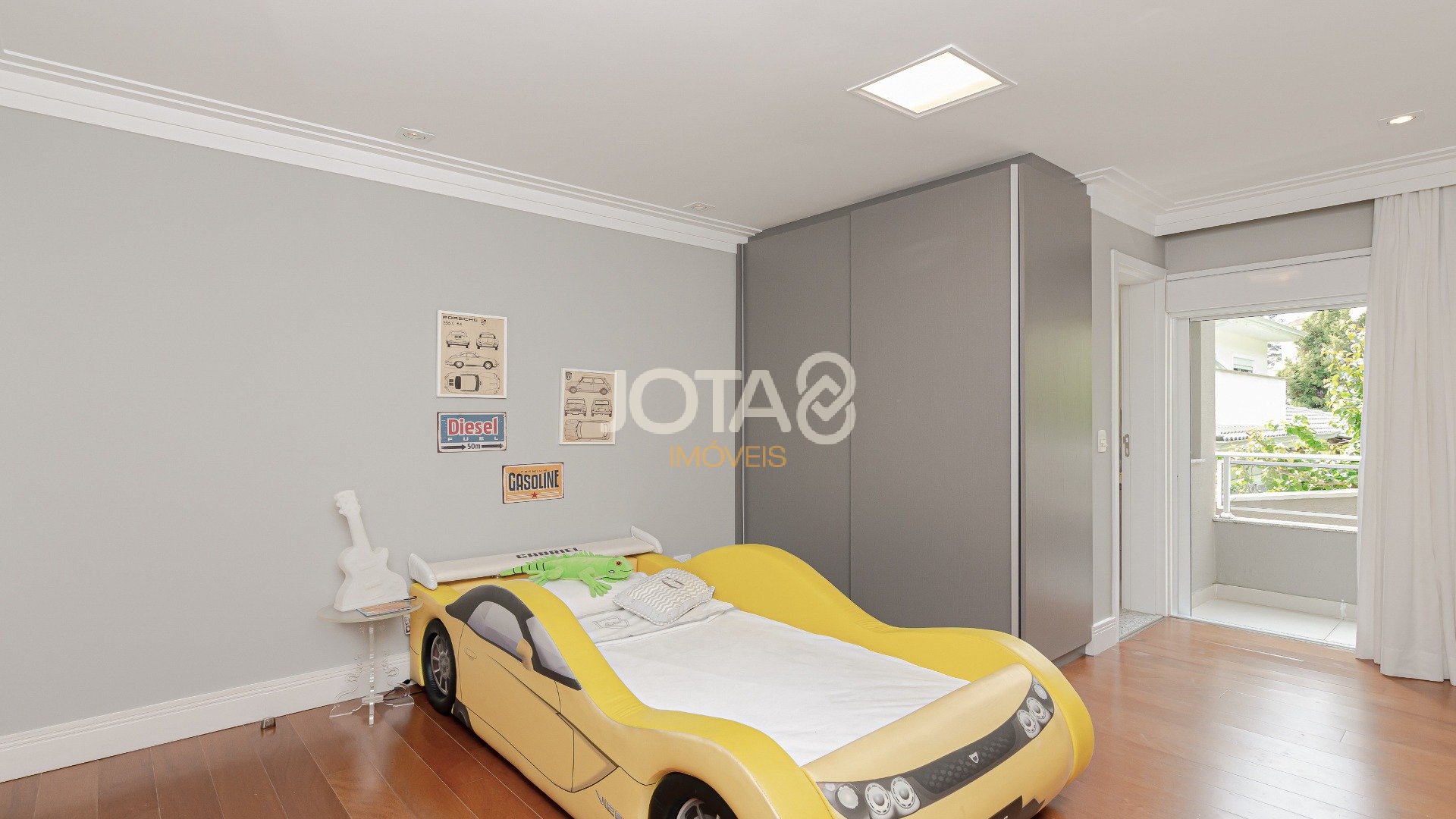 CASA MARAVILHOSA COM 4 SUITES  EM CONDOMINIO NO CAMPO COMPRIDO