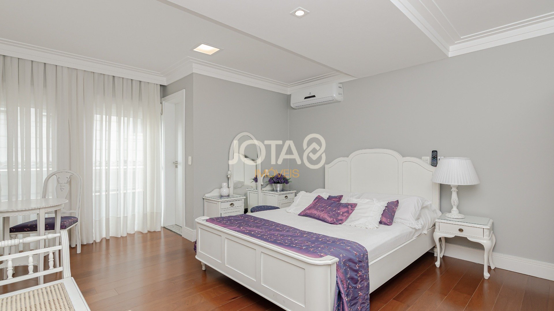 CASA MARAVILHOSA COM 4 SUITES  EM CONDOMINIO NO CAMPO COMPRIDO
