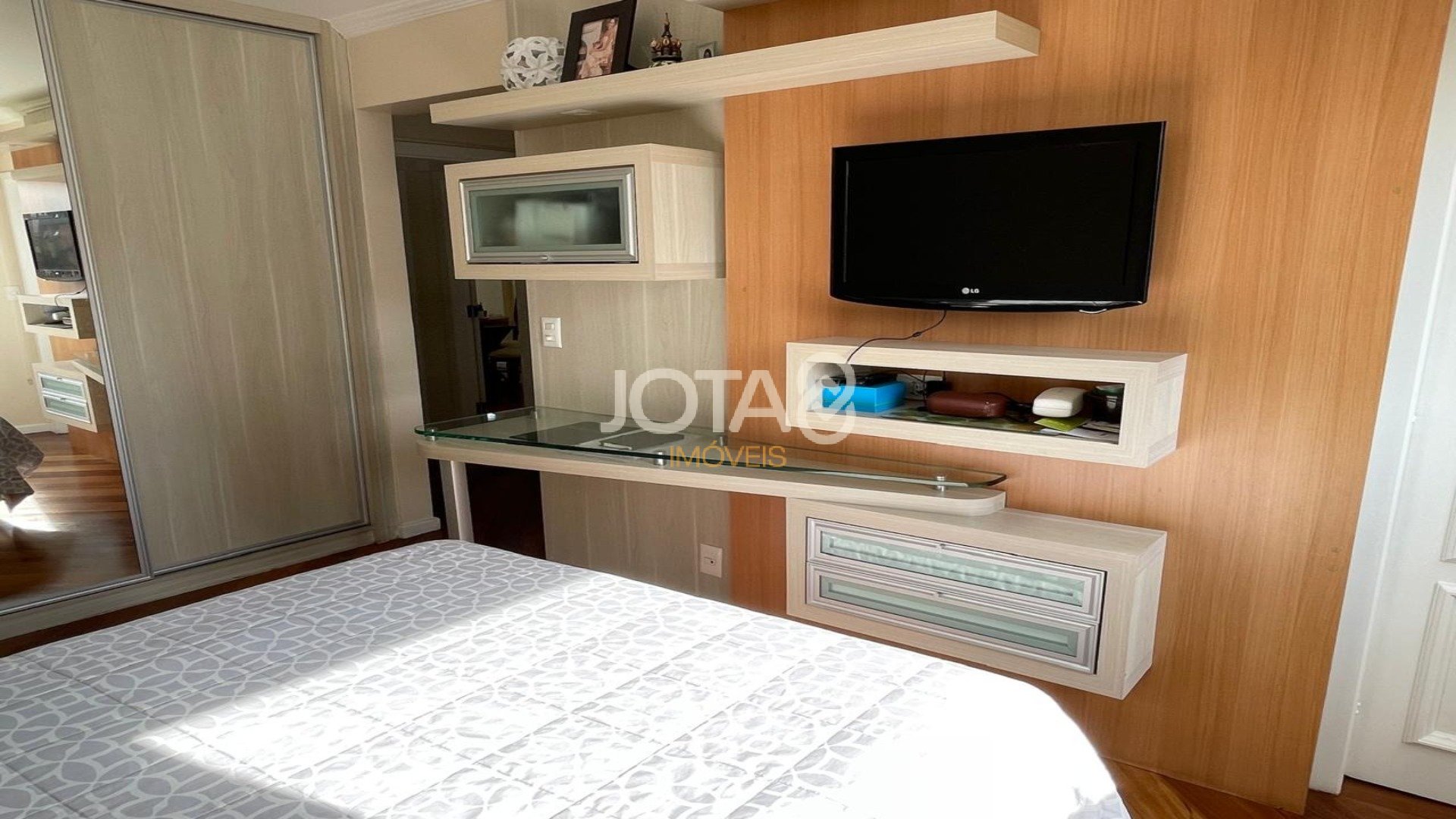 APARTAMENTO 3 DORMITÓRIOS, 2 VAGAS, FACE NORTE NO BATEL