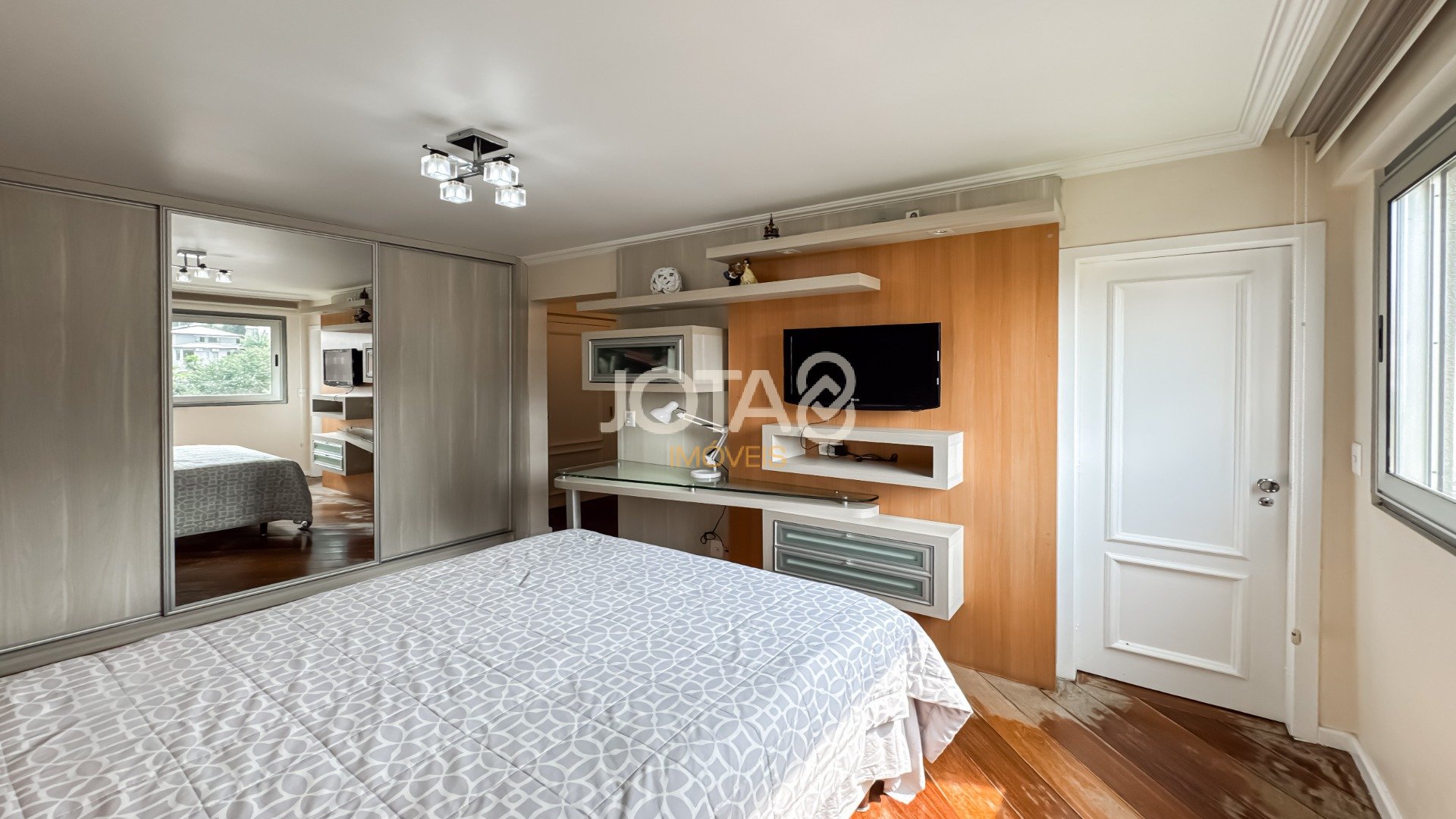 APARTAMENTO 3 DORMITÓRIOS, 2 VAGAS, FACE NORTE NA PRAÇA ESPANHA