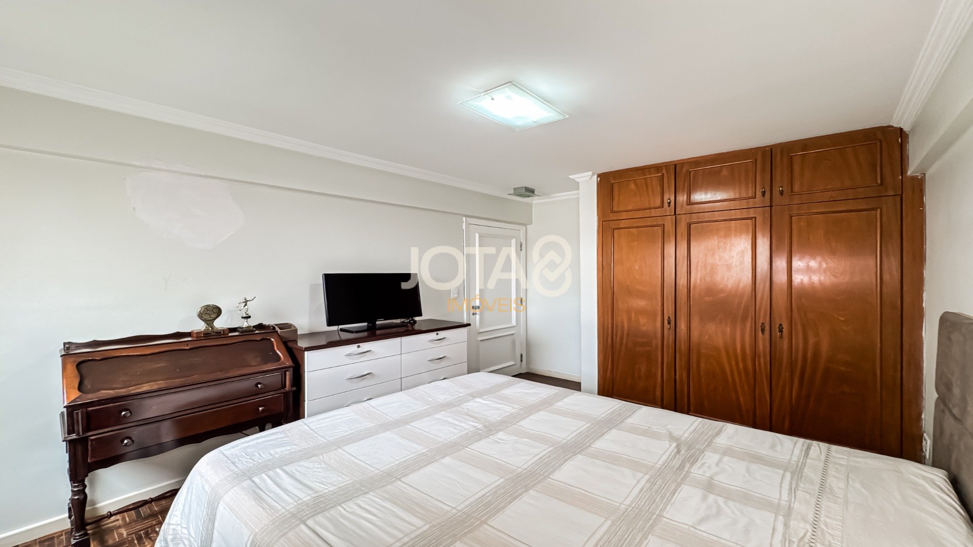 APARTAMENTO 3 DORMITÓRIOS, 2 VAGAS, FACE NORTE NA PRAÇA ESPANHA