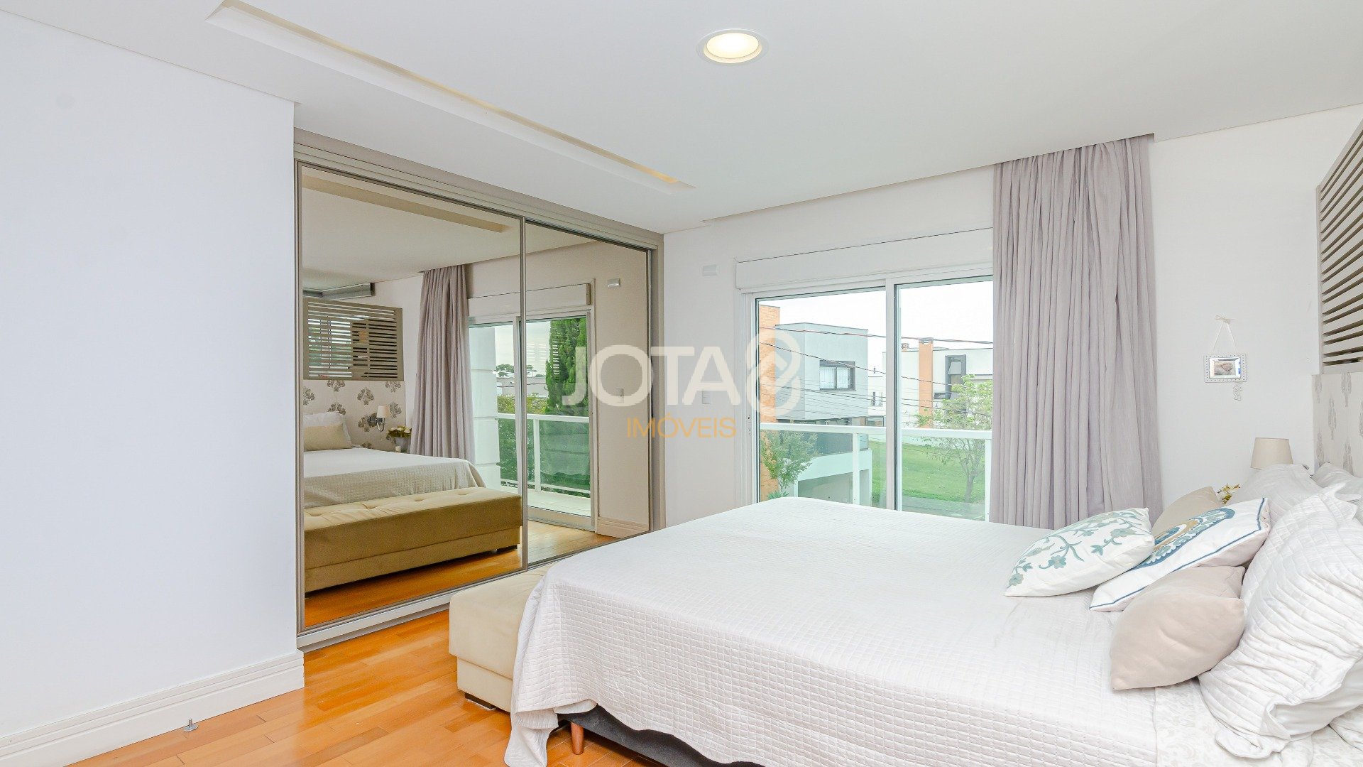 CASA COM 3 SUÍTES NO GREEN VILLAGE