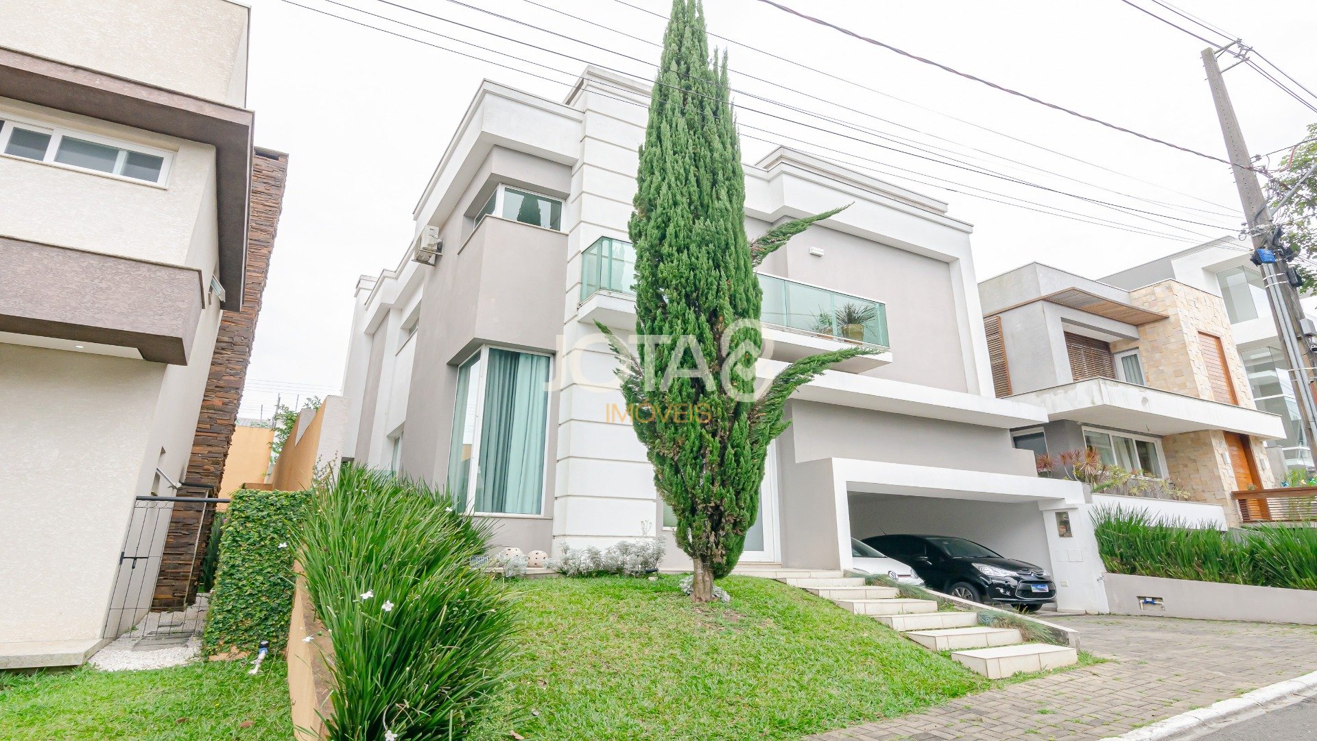 CASA COM 3 SUÍTES NO GREEN VILLAGE