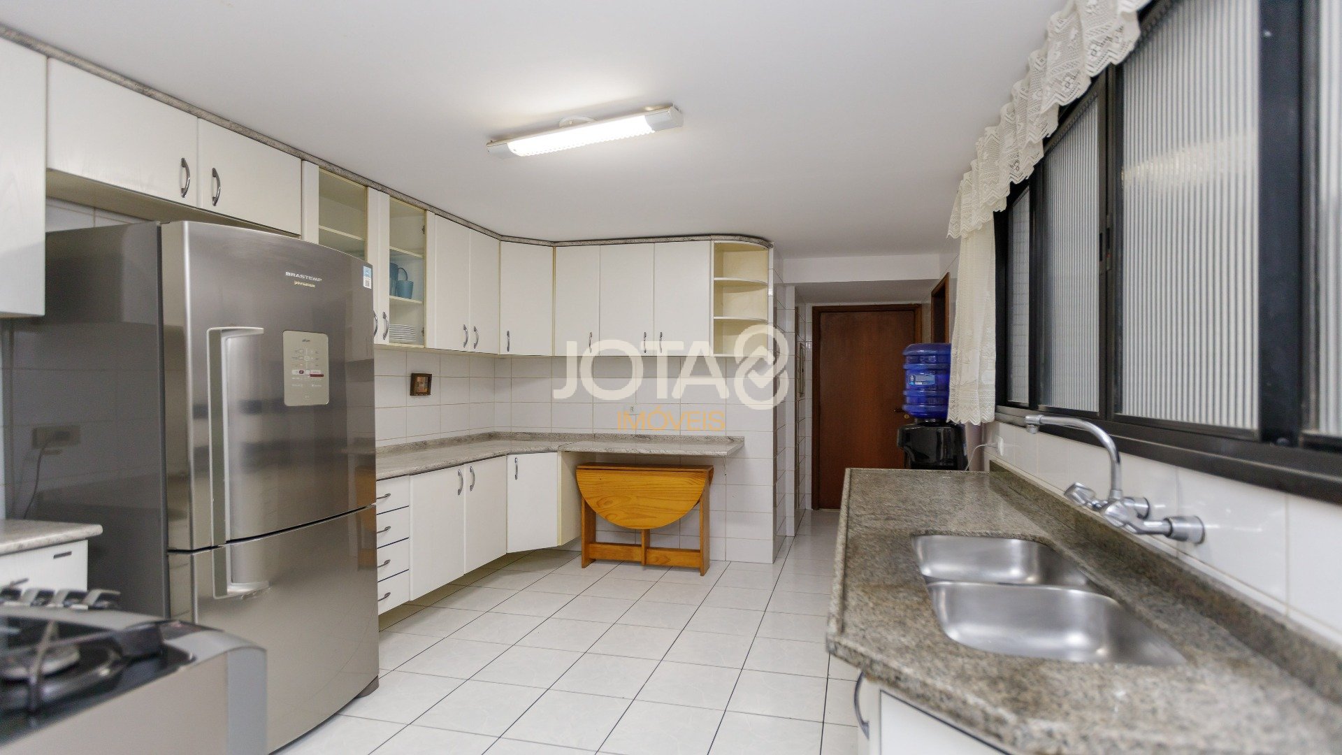 APARTAMENTO COM 4 QUARTOS NO CHAMPAGNAT