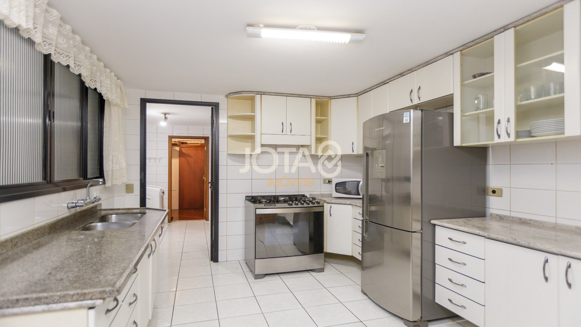 APARTAMENTO COM 4 QUARTOS NO CHAMPAGNAT