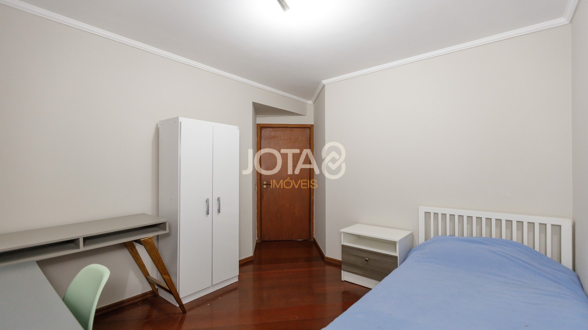 APARTAMENTO COM 4 QUARTOS NO CHAMPAGNAT