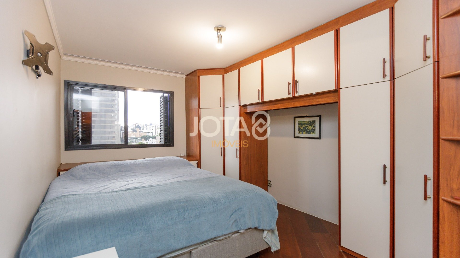 APARTAMENTO COM 4 QUARTOS NO CHAMPAGNAT