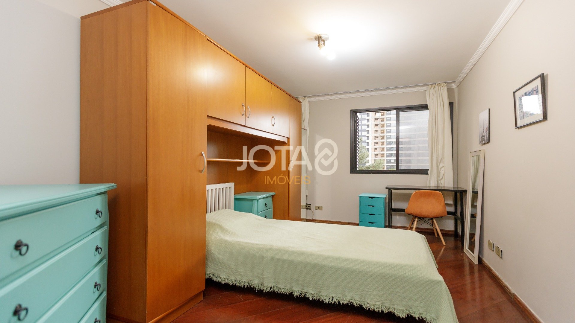 APARTAMENTO COM 4 QUARTOS NO CHAMPAGNAT