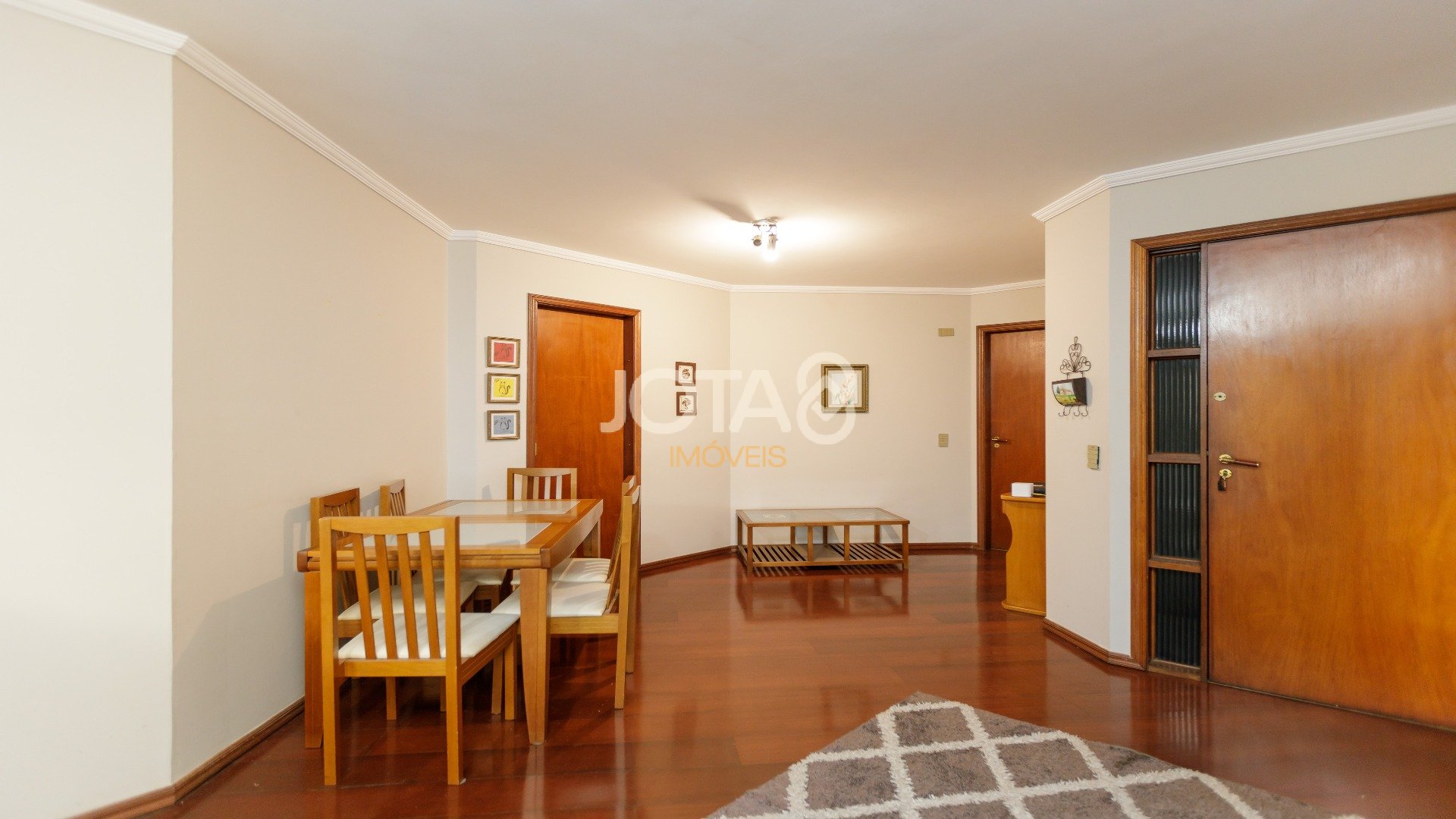 APARTAMENTO COM 4 QUARTOS NO CHAMPAGNAT