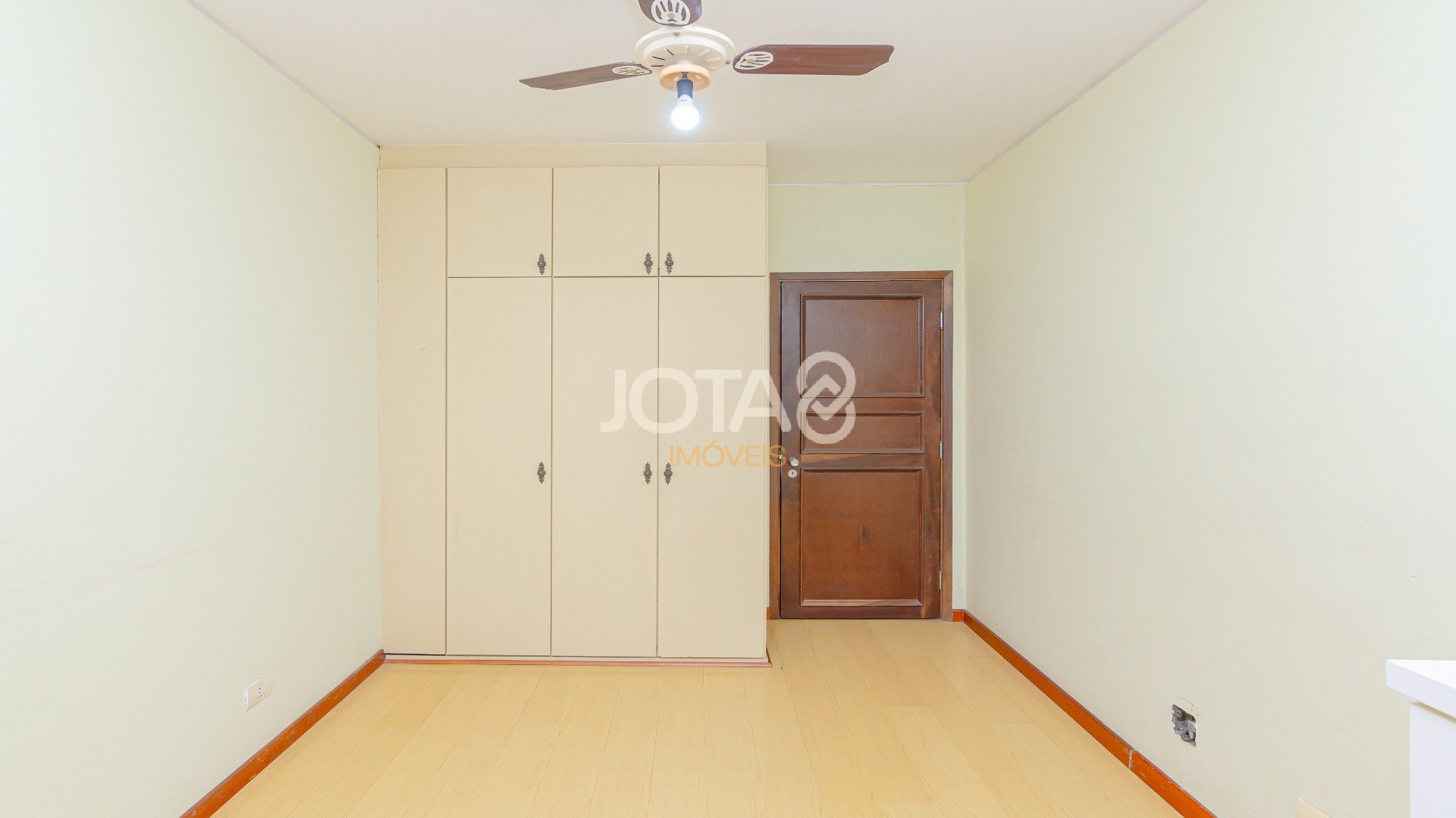 APARTAMENTO 3 QUARTOS 1 VAGA NO BATEL