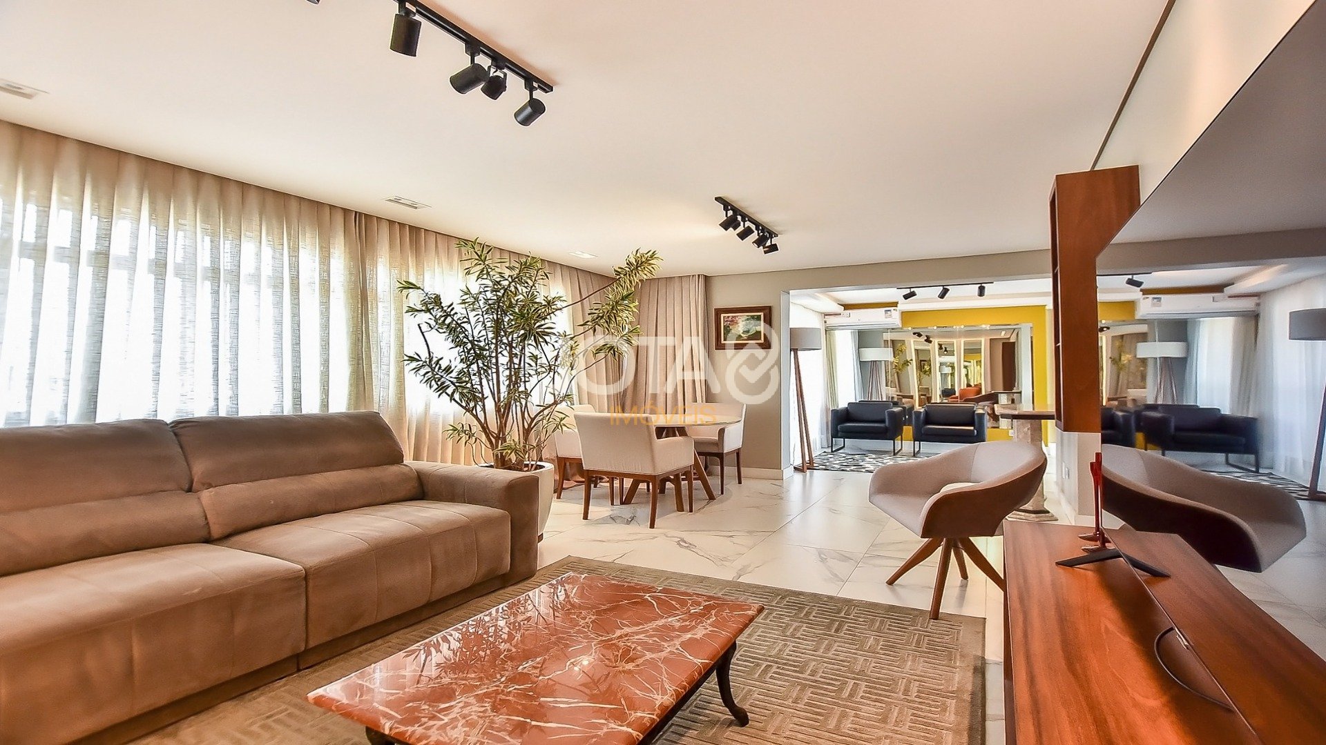 APARTAMENTO AMPLO NO BATEL 3 QUARTOS