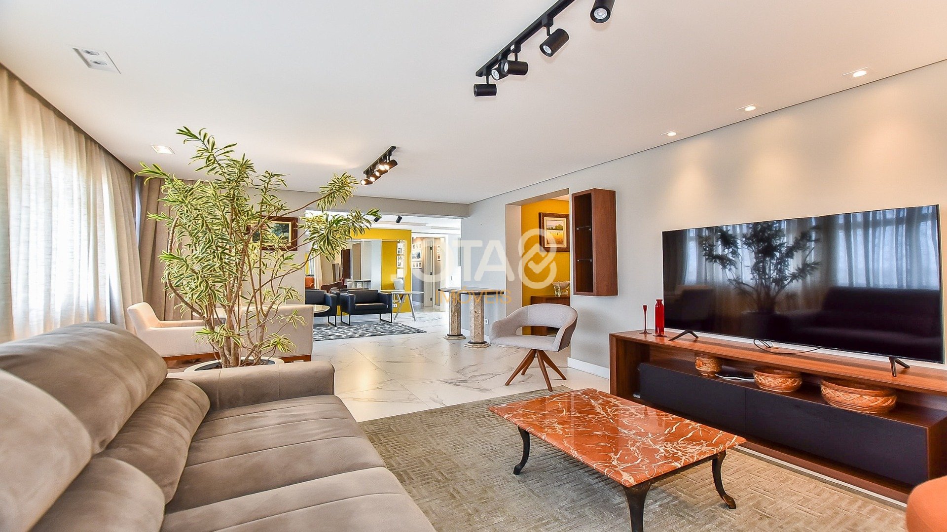 APARTAMENTO AMPLO NO BATEL 3 QUARTOS