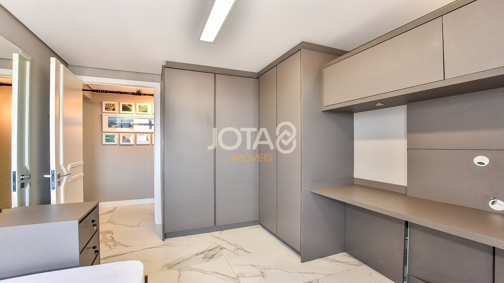 APARTAMENTO AMPLO NO BATEL 3 QUARTOS