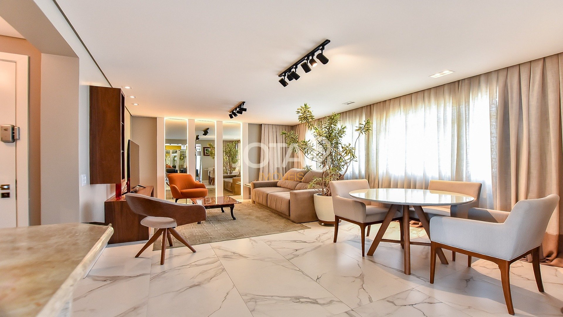 APARTAMENTO AMPLO NO BATEL 3 QUARTOS