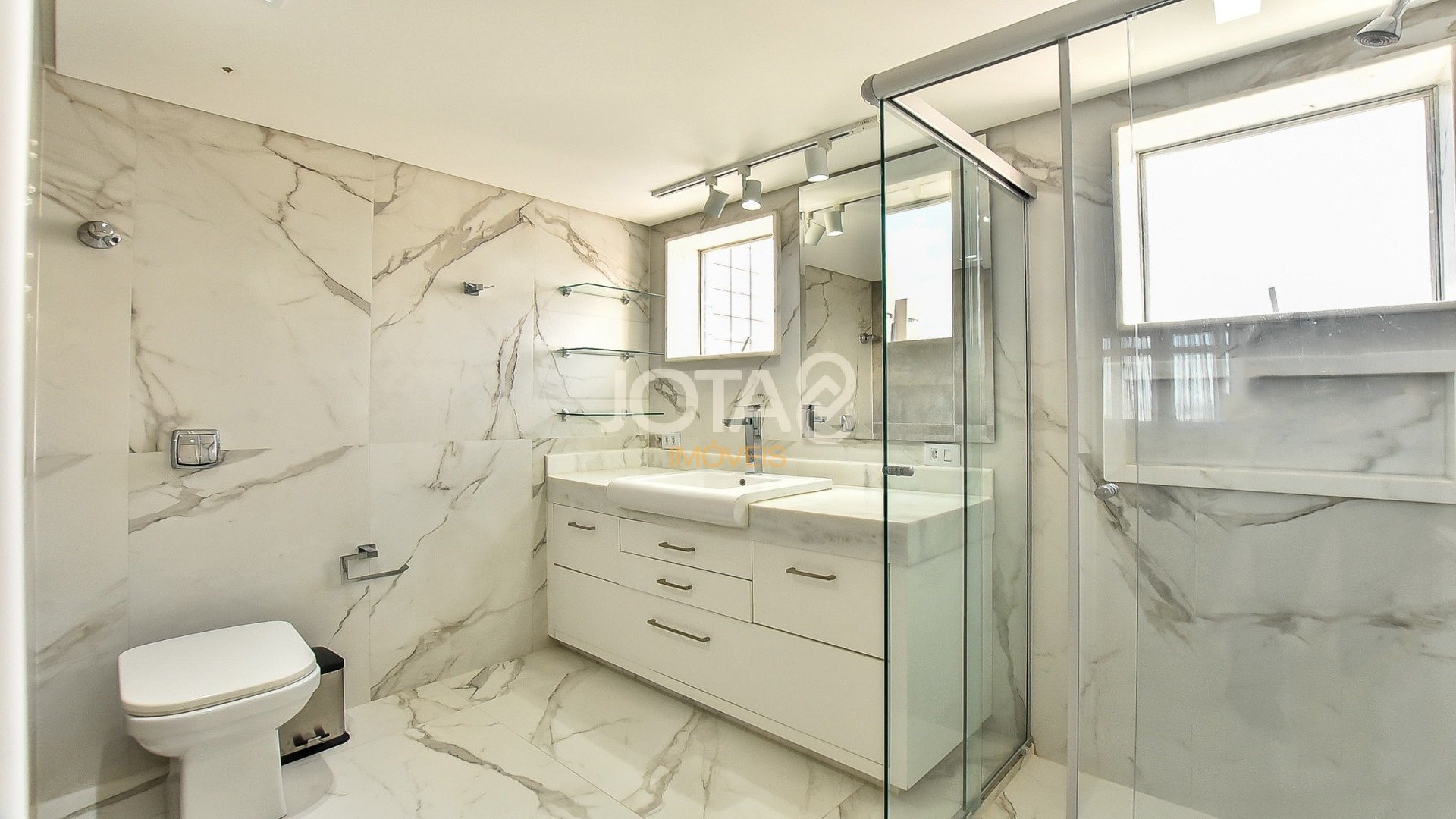 APARTAMENTO AMPLO NO BATEL 3 QUARTOS