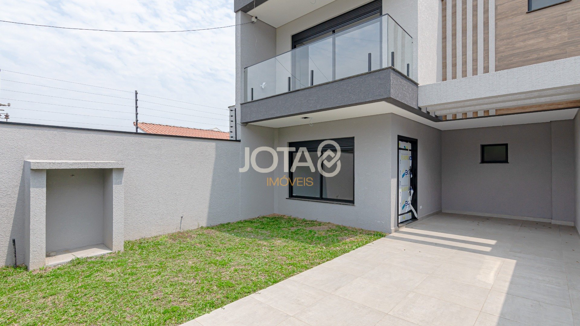 OPORTUNIDADE SOBRADO NO ÁGUA VERDE COM 3 SUÍTES