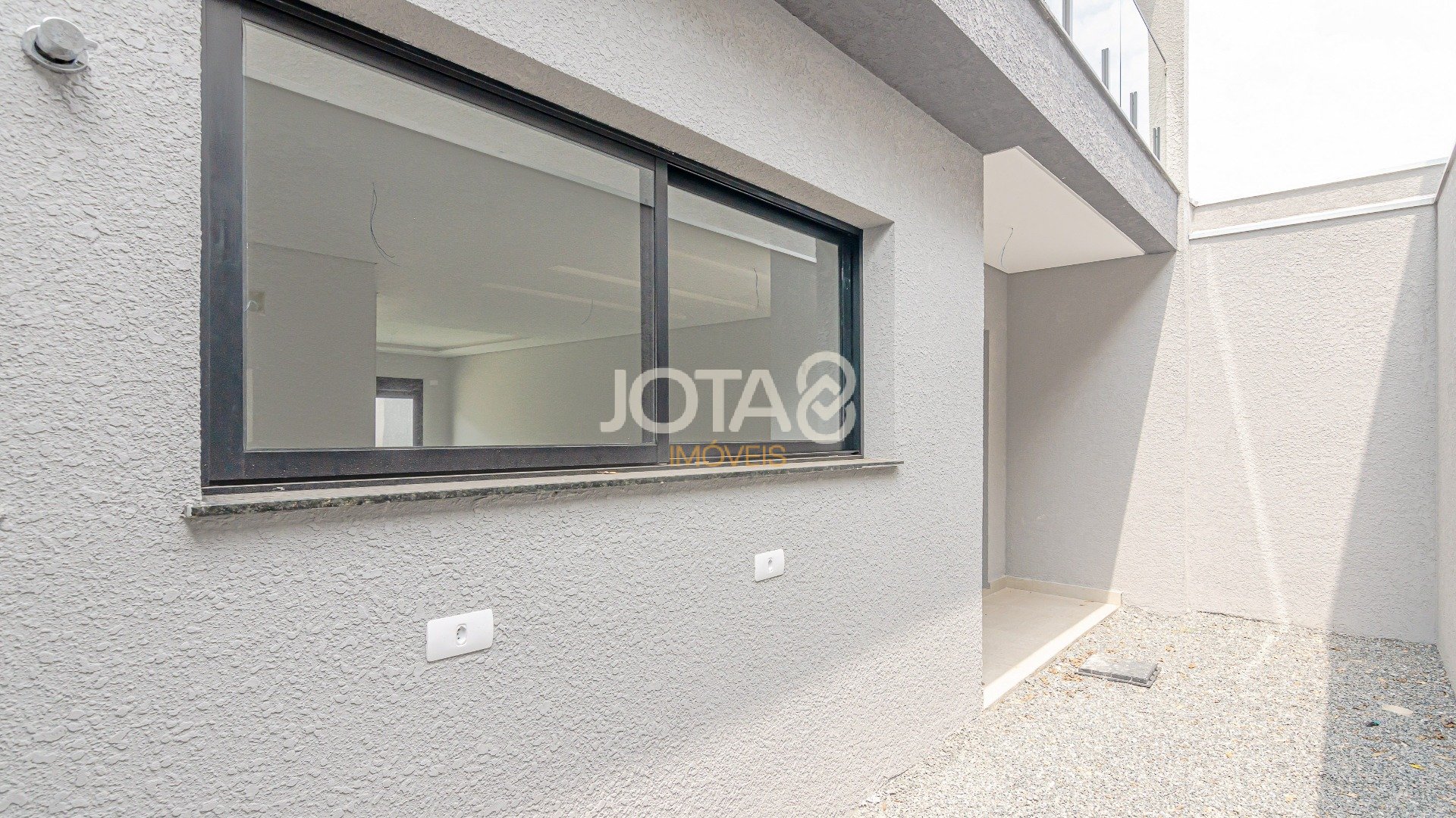 OPORTUNIDADE SOBRADO NO ÁGUA VERDE COM 3 SUÍTES