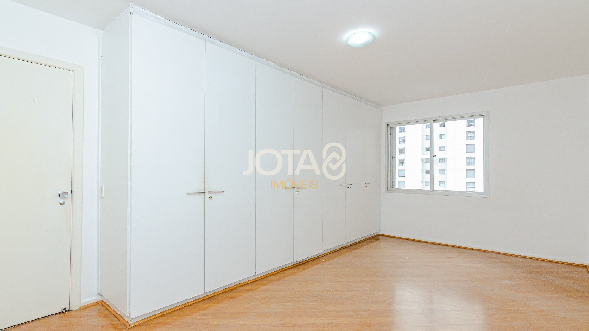 APARTAMENTO COM 4 DORMITÓRIOS NO BATEL