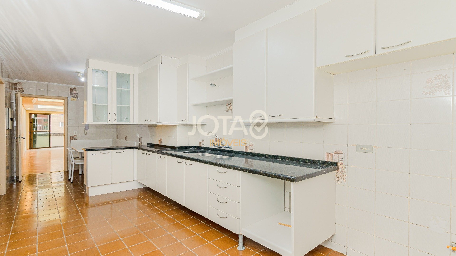 APARTAMENTO COM 4 DORMITÓRIOS NO BATEL