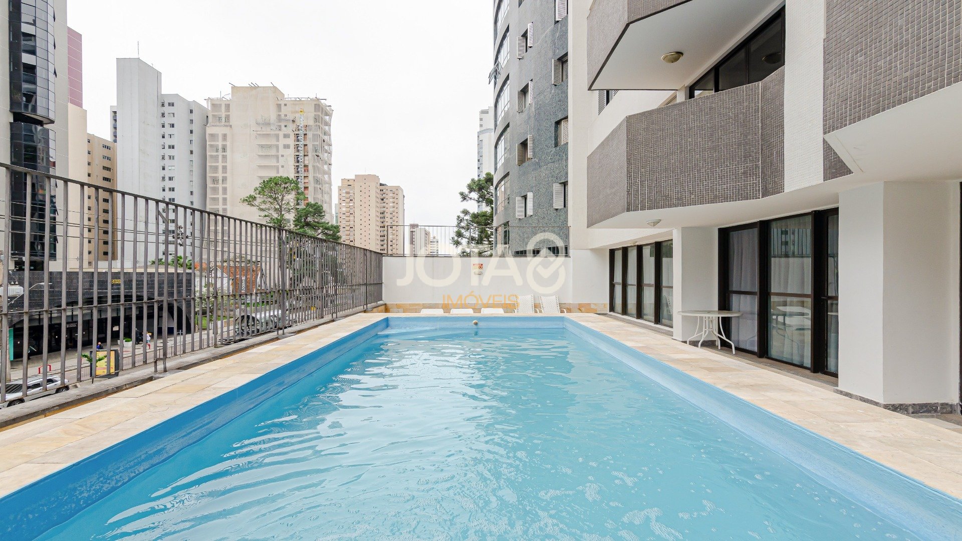 APARTAMENTO COM 4 DORMITÓRIOS NO BATEL