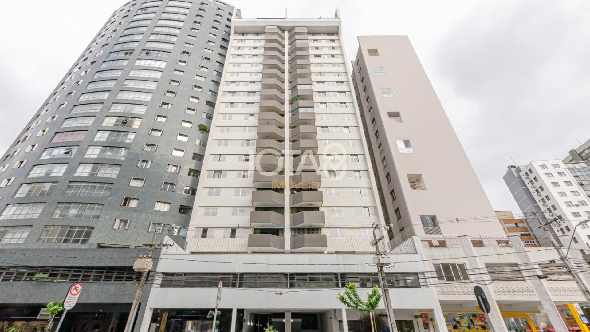 APARTAMENTO COM 4 DORMITÓRIOS NO BATEL